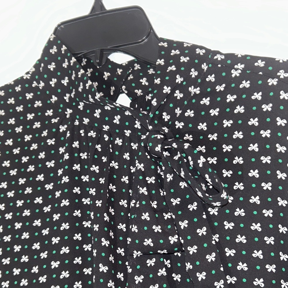 Ann Taylor Factory Black White Green Bows Patterned Button Down‎ Shirt Bow tie